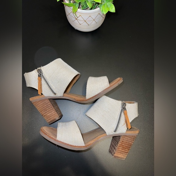 Toms Shoes - TOMS Majorca Natural Healed Cut Out Sandals Size 6.5 EUC